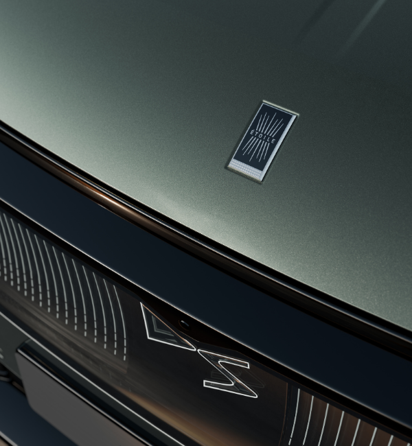 DS N°7: First Class SUV